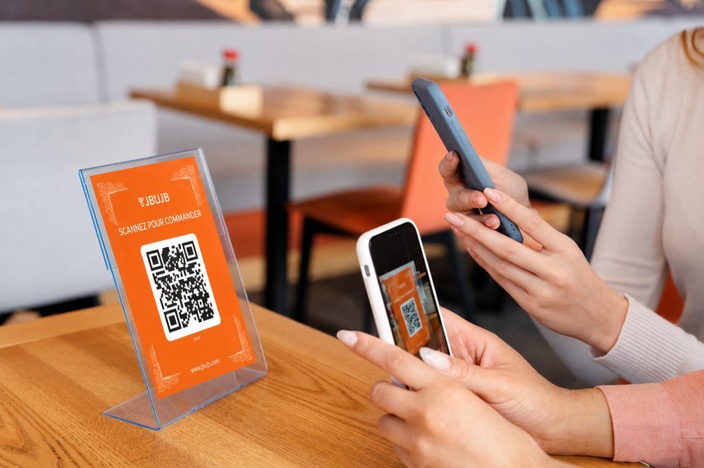 قوائم QR مقابل القوائم التقليدية: أيهما أفضل؟